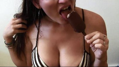 ASMR – Eating Magnum Ice Cream