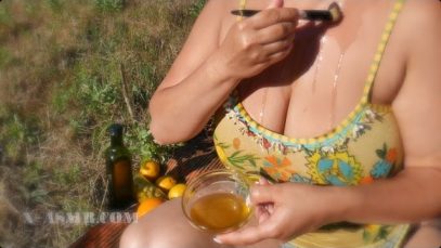ASMR Using olive oil (oil-wet sounds, draining on the skin) ENG SUB ASMRotica outdoors
