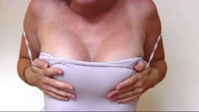 I WEAR NO BRA