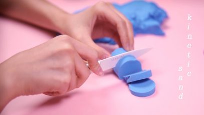 ASMR 한국어 Korean 속삭이며 키네틱 샌드 가지고 놀기  / madmattr kinetic sand / soft spoken