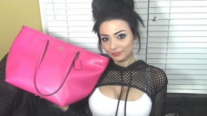 ? ASMR What’s In My Bag 2017 ?