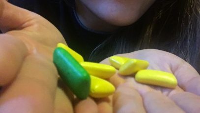 Türkçe ASMR I Sakız Çiğneme + Tekrar Eden Tetikleyici Kelimeler ( sıkıcı, kış, şaka, uyku, tik tak)