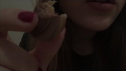 Türkçe ASMR l Çikolata Yeme I Hışırtı, Tıkırtı, Yakın Fısıltı