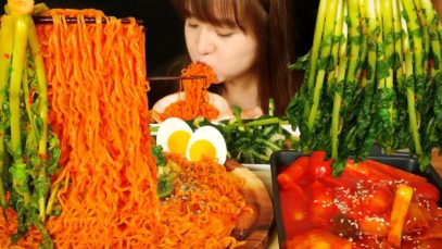 ASMR [COOKING & EATING] SPICY NOODLES + YOUNG RADISH KIMCHI(YEOLMU KIMCHI) +SPICY RICE CAKE. MUKBANG