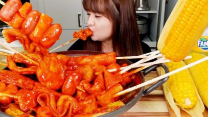 ASMR (COOKING & EATING) SPICY RICE CAKE AND EOMUK *SAUCE RECIPE*  STEAMED CORN. MUKBANG떡볶이,옥수수,소떡소떡