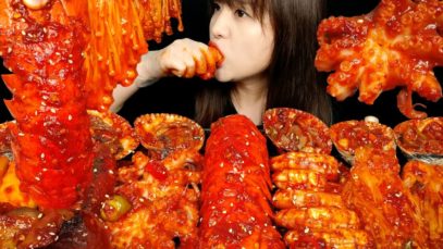 ASMR (COOKING & EATING) SPICY SEAFOOD (LOBSTER TAIL, OCTOPUS, SHRIMP, COCKLE, SQUID, ENOKI MUSHROOM)