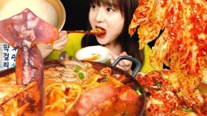 ASMR (COOKING & EATING) SPICY SEAFOOD NOODLES MADE BY DIRECT KNEADING,CABBAGE KIMCHI i made. MUKBANG