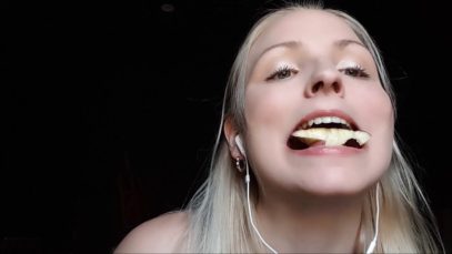ASMR Eating An Apple – Crunchy Sounds – Binaural Microphone