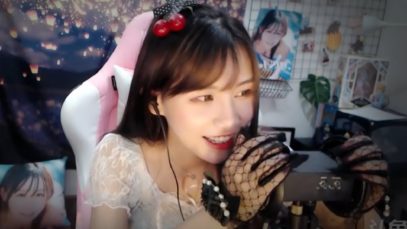ASMR Giving You Tingles ?