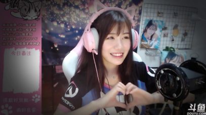 ASMR Mouth Sounds Ear Massage ?