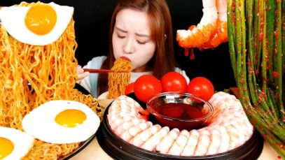 ASMR MUKBANG :) RAW GREEN ONION KIMCHI, MI GORENG, SPICY FIRE SAUCE SHRIMP. 미고랭에 파김치와 새우링