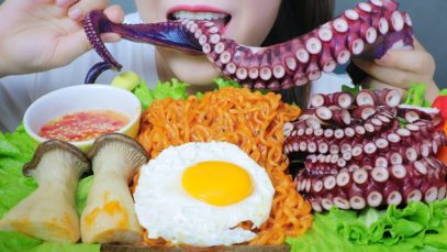 ASMR SAMYANG FIRE NOODLES X GIANT OCTOPUS X KIMCHI , EATING SOUNDS | LINH-ASMR