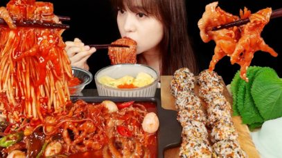 ASMR SPICY BONELESS CHICKEN FEET WITH OCTOPUS  AND ENOKI MUSHROOM, FLYING FISH ROE RICE BALL.닭발