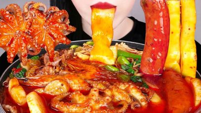 ASMR SPICY SEAFOOD HOT POT 해물 마라탕 먹방(요리 영상)킬바사 소시지, 팽이버섯, 쭈꾸미, 관자  MALATANG EATING SOUNDS MUKBANG