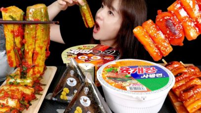ASMR(COOKING & EATING)CUCUMBER KIMCHI,SPICY FIRE TRIANGLE KIMBAP, SAUSAGE RICE CAKE SKEWERS, NOODLES