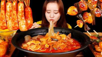 COOKING MUKBANG :) SPICY NOODLES(Jjamppong), CHICKEN SKEWERS, RADISH KIMCHI.닭꼬치와짬뽕,알타리김치