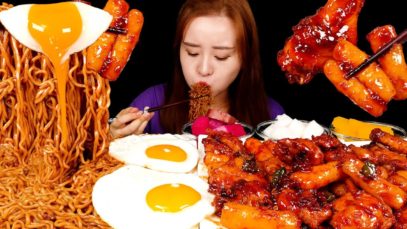 MUKBANG :) Spicy Charcoal Grilled Chicken , Pororo Black Bean Noodles. 팔도 뽀로로 짜장, 지코바 치킨 매운맛 먹방