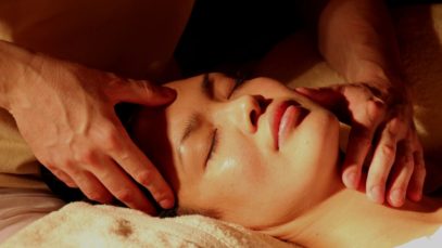 (3D binaural immersive sound) Lotion ear massage combined with ear cupping