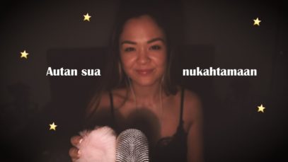 Apua nukahtamiseen ?? ASMR Suomi • Hiusten harjausta • Mikin sivelyä