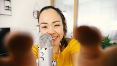 Apua rauhoittumiseen ? ASMR Suomi • Lähikuiskauksia • Käsiliikkeitä