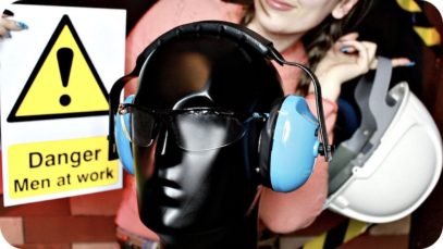 ASMR Bob The Builder ? (NO TALKING) Varied Ear Triggers, Kinetic Sand Cutting, Lotion Massage +