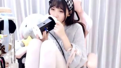 ASMR  Chinese girl Mouth Sounds Ear licking