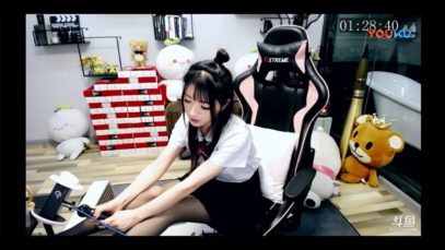 【ASMR】小女巫露娜经典助眠 耳搔，舔耳，美腿按摩 Ear eat/Foot massage