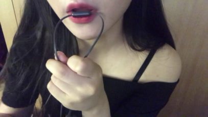 [Asmr] 이어이팅/ ear eating / earphone asmr / 이어폰 입 소리 / earphone mouth sounds / Tingle asmr / 입소리