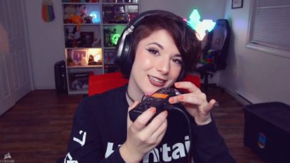 ASMR ? ear eating slurps and kissing