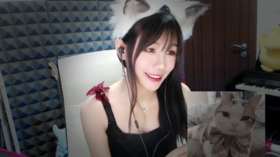 ASMR Ear Tingly Triggers Playing ?