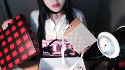 ASMR English Unboxing Gift from US & Free Talking! XD