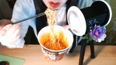 ASMR Korean Eating Spicy Fire Noodles 불닭볶음면 먹는 상황극