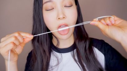 ASMR Mic Eating Licking Nibbling~ ?