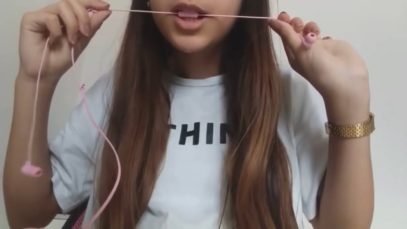 ASMR mic nibbling intense mouth sounds in 4 minutes ??