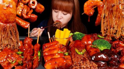 ASMR MUKBANG :) black bean sauce mushroom and seafood(squid, shrimp), rice cake, fish cake.해물버섯짜장떡