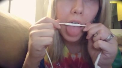 ASMR short & sweet mic licking video ?