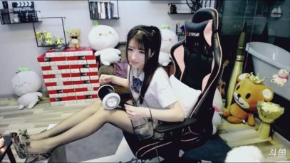 声优助眠（中文ASMR）小女巫露娜  舔你耳垂