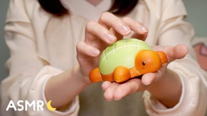[ASMR] フィンガータッピングをしながら「さ行」のオノマトペを囁く? 指の腹でタッピング