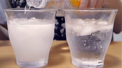 [ASMR] 飲み物をグラスに注ぐ、飲む、混ぜる音、氷の音 Drinking, Ice Cubes & Soda [囁き声-Whisper]