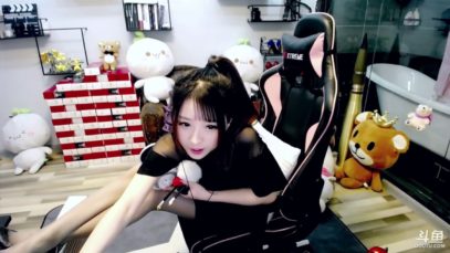 chinese ASMR中文 小女巫，舔耳，唇音和亲吻（耳机必备）