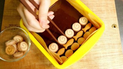 Chocolate Brownies with Hiyoko Cookies and All Your Favorite Things! ひよこボーロとか好きのものいっぱいのせたチョコレートブラウニー