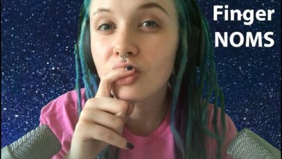 Finger NOMS ? ASMR Sensitive Mouth Sounds ?
