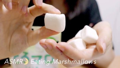 [Japanese ASMR] Marshmallows Eating Sounds / Ear to Ear Whispering / マシュマロを食べる音