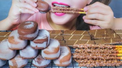 ASMR EATING CHOCOLATE PLATTER , CHOCO MINI ICE CREAM, POCKY ,CRISP CREPES CHOCO BANANA | LINH-ASMR