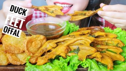 ASMR EATING DUCK FEET OFFAL WITH FRIED RICE CAKE , EATING SOUNDS | LINH-ASMR