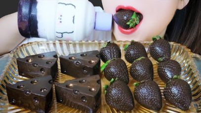 ASMR EATING BLACK STRABERRY X BLACK JERRY CHESSE , EATING SOUNDS | LINH ASMR