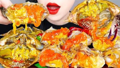 ASMR SOY SAUCE MARINATED RAW CRAB 간장게장 먹방 KOREAN POPULAR FOOD GANJANG GEJANG EATING SOUNDS MUKBANG