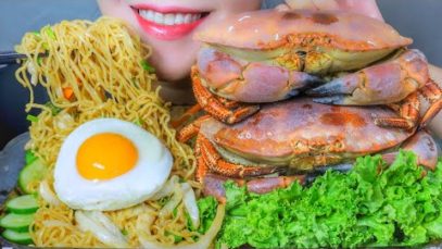 ASMR SPICY INDOMIE MI GORENG NOODLES FRIED EGGS X NORWEGIAN BROWN CRAB , EATING SOUNDS | LINH-ASMR