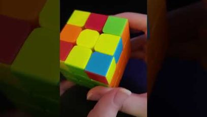 Solving a clicky Rubik’s Cube ? No talking ASMR #Shorts