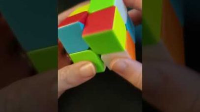 Solving a 2×2 Rubik’s Cube ? No talking ASMR #Shorts